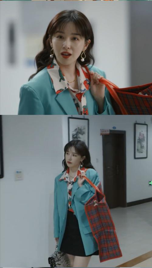 求阚清子的这套撞色港风穿搭