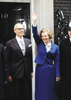 英国前首相撒切尔夫人(全名玛格丽特·撒切尔)写道:"如果没有丹尼斯在