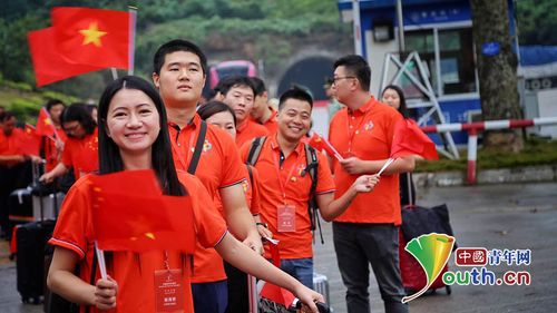 图为中国青年代表团抵达中越边境友谊关.中国青年网记者 綦智鹏 摄