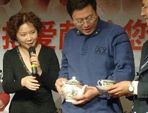 蔡明的老公,宋丹丹的老公,牛莉的老公,全都输给了图4的老公!