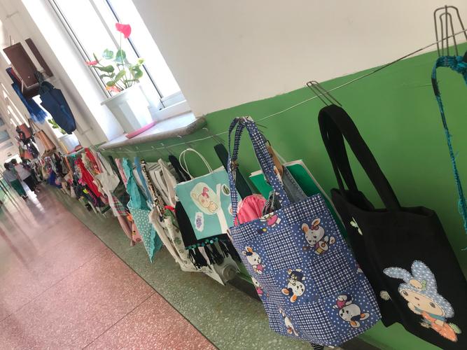 "我行我秀"环保从我做起～～葫芦岛市化工一小环保购物袋手工制作活动