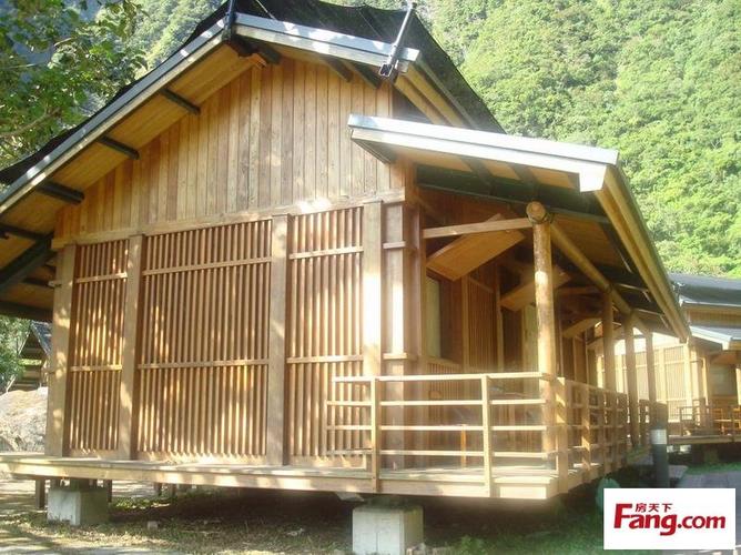 我当晚住的小木屋.里面日式风格装修.