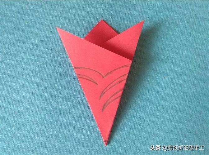 剪窗花步骤图(最简单)(分享漂亮的五瓣窗花剪纸)