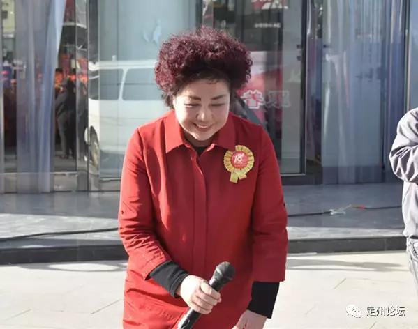 定州大世界大宴三天环卫工人 今天终于开始啦!