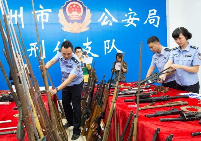 缉枪治爆,必须走群众路线.