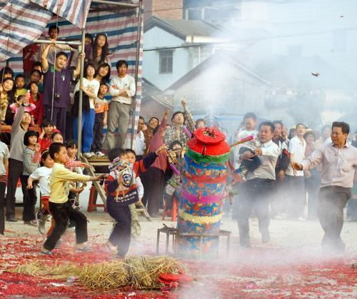 广西壮族抢花炮入选国家级非遗你见过吗