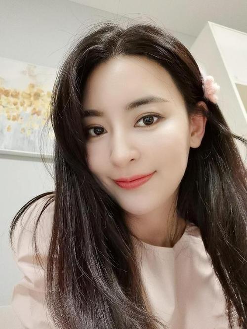 作为耿护院一直钟情且暗恋的女人,颜值上面当然很出 众.