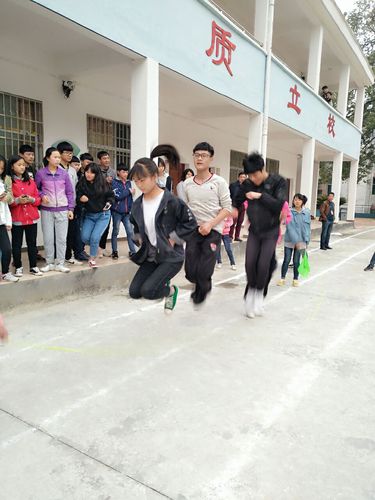 龙冈中学第三十五届田径运动会开幕