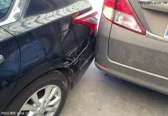 剐蹭,蹭点漆,离开了现场,他人报警,还能走保险么险鞍山机动车事故纠纷