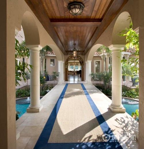 巴洛克风别墅室外走廊罗马柱装修效果图