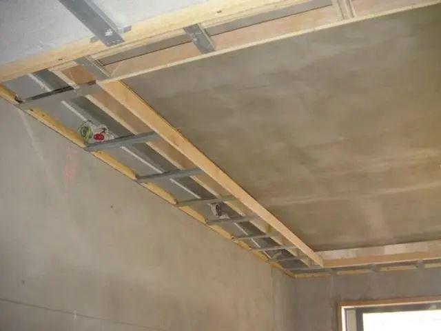 吊顶装修效果图--木龙骨施工简单工期快,轻钢龙骨更追求精益求精