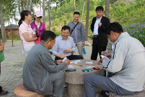 象棋组冠军,赵丽获得跳棋组冠军,韩钢锋,王道胜获得了扑克双升组冠军
