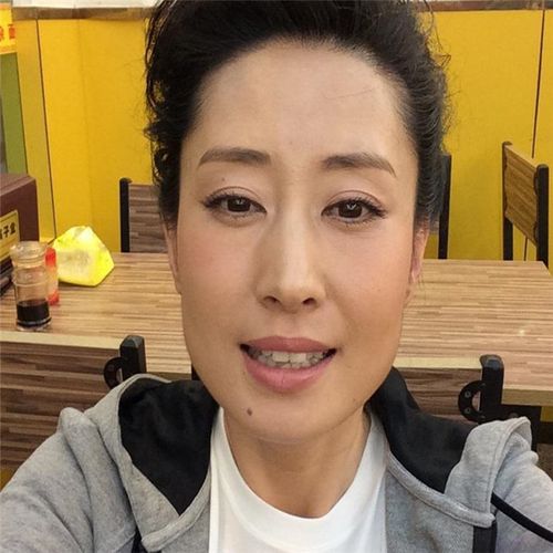 四位脸上有痣的女星,迪丽热巴泪痕痣,看到杨丞琳:李荣浩赚大了!