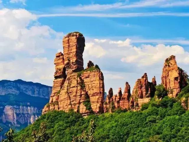嶂石岩位于石家庄西南的赞皇县境内,嶂石岩地貌为我国三大旅游砂岩