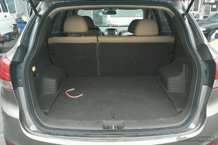 现代ix35后备箱