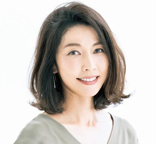 50岁阿姨做什么发型有气质显年轻这3个减龄发型时髦好美嫩