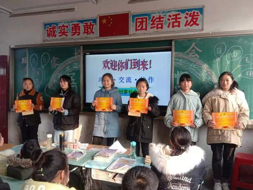 颁发奖状.jpg