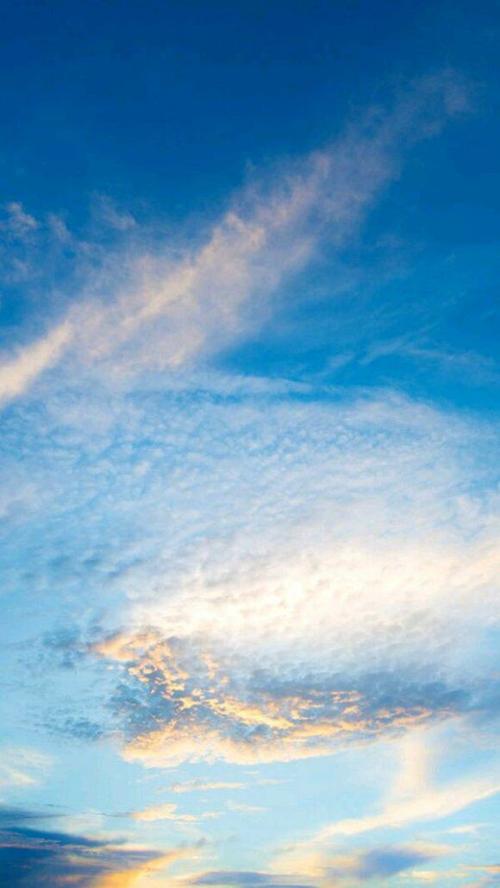 自带沉稳优雅的天空蓝,时而清爽温柔,时而知性帅气,美