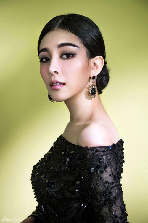 刘雨鑫,中国内地女演员,6月12日出生于重庆.