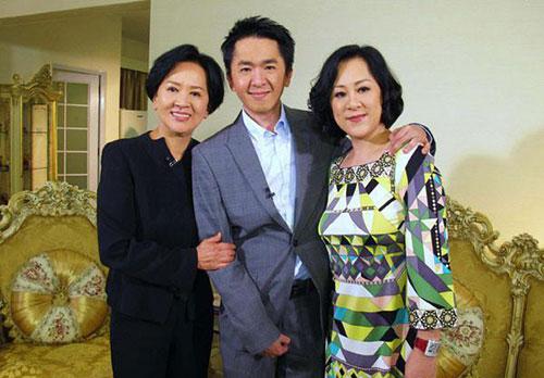 邓兆尊坐拥"三老婆"和睦同框