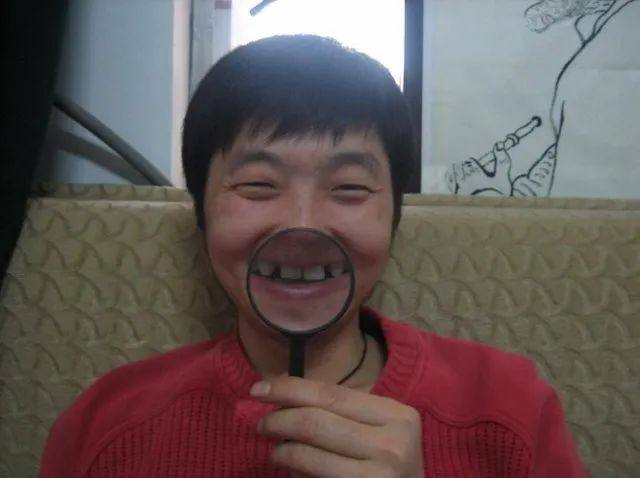 求求你们了,都去把牙齿整一下吧_丑牙