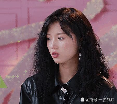 洪一诺因为得2星哭时,却只有她一人上前安慰,我好像明白了点啥