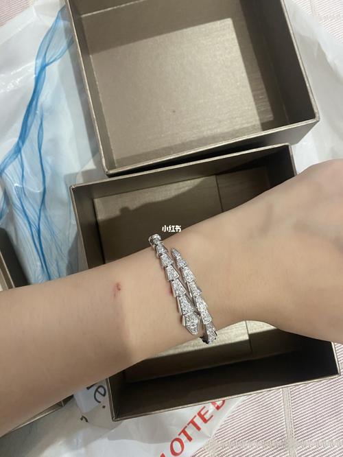 宝格丽手镯蛇头手镯_手镯_宝格丽怎么样_时尚_配饰