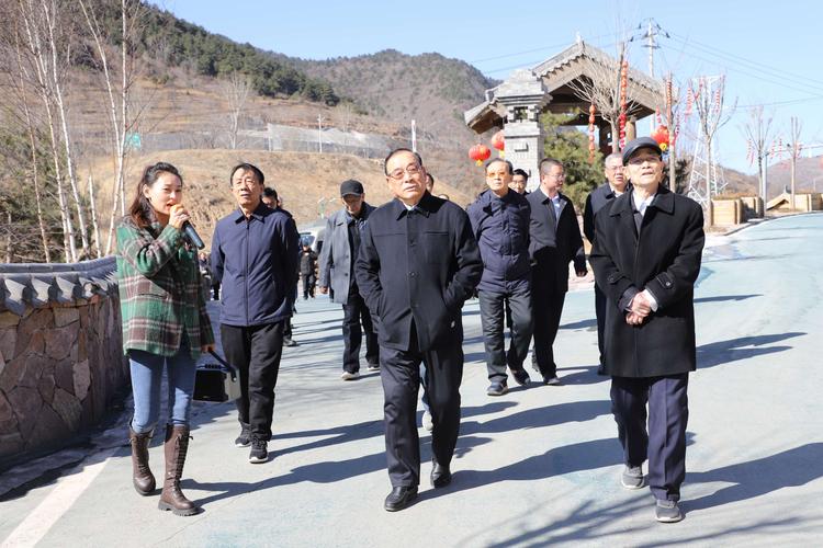 晋城市级老领导赴陵川参观考察