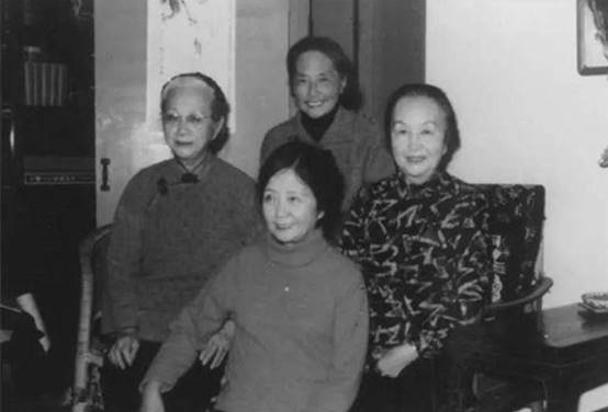 美女陆英16年连生14子36岁油尽灯枯倒在产房可惜这绝代佳人