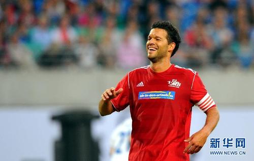 巴拉克举行告别赛 上演帽子戏法