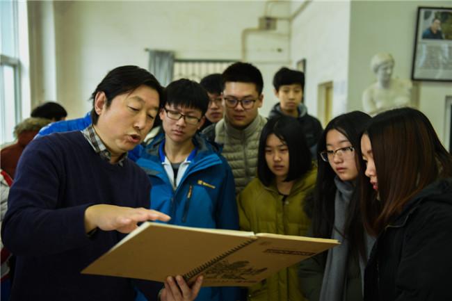 耿丹学院邀请顺义九中考生来校体验大学生活