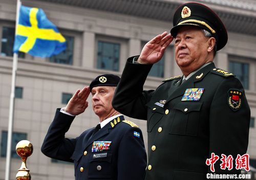 瑞典三军总司令访华(组图)