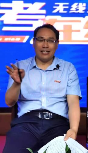 (鲤城区教育局副局长兼泉州七中校长黄志勇)