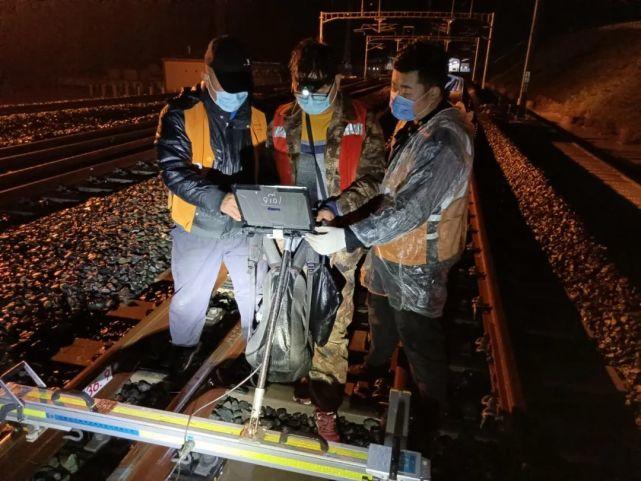 完毕哈尔滨至汉口的t183次旅客列车2时30分确保客车以最佳状态上线运