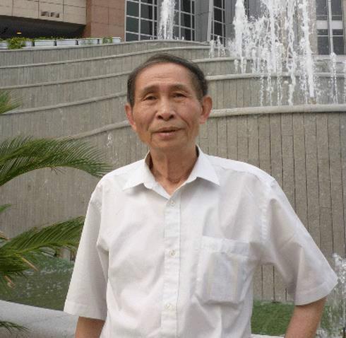 周大正 一九四一年生.湖北沙市人.擅长油画,美术教学.