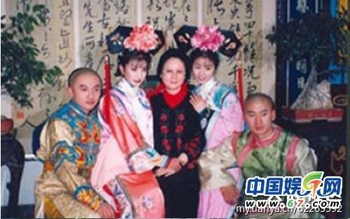 还珠格格三姐妹15年前青涩照曝光图