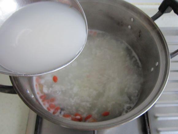 醪糟银耳枸杞羹