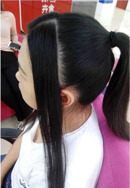 女生扎卖萌的马尾辫子发型堪称最为完美的扎发独特有气质