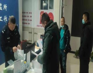    实地调查执行干警挨村挨户五原县人民法院的执行干警在进入2022年