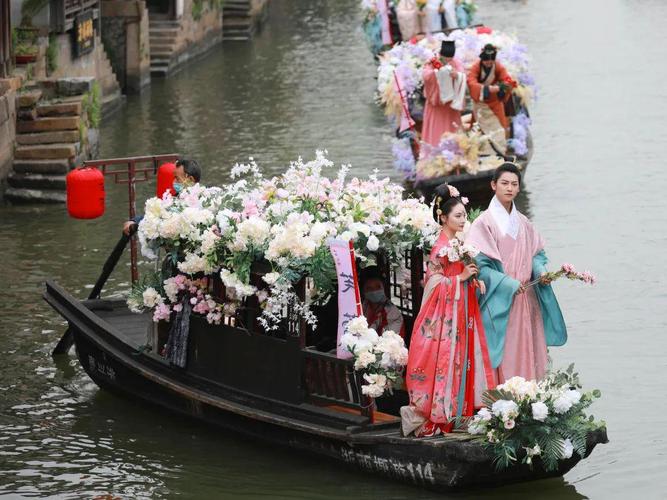 西塘赏花季着一袭汉服与十二花神相约西塘