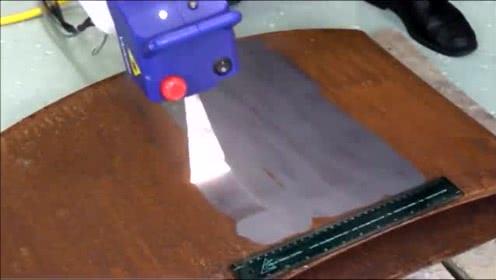 日本新发明的激光除锈机器,玩出了一个新的高度,真牛