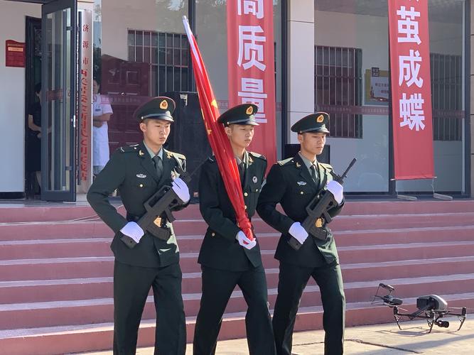 升国旗唱国歌感党恩跟党走