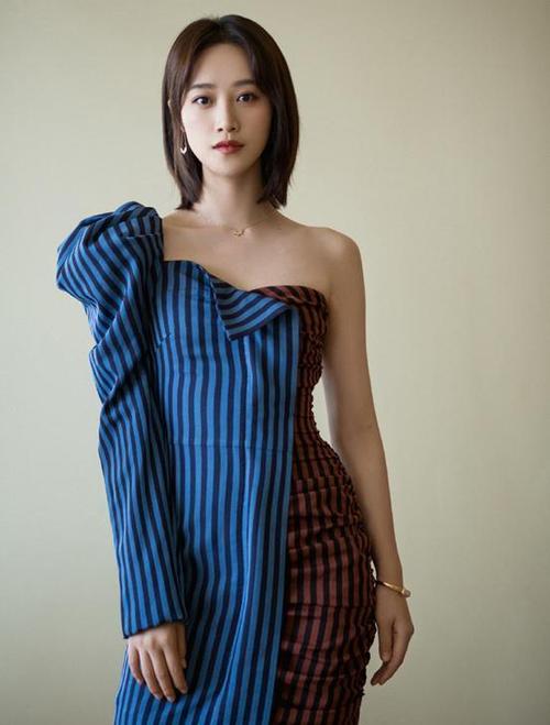 29岁蓝盈莹,精致的小礼服,穿出女人味