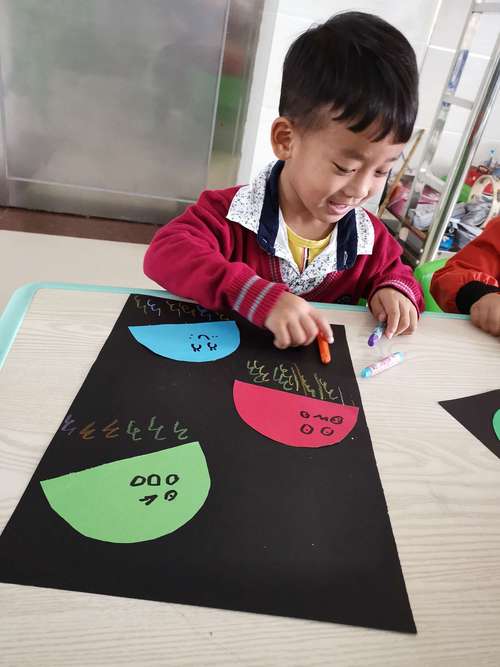 春晖幼儿园美术班(小班中班)作品手工贴画水母