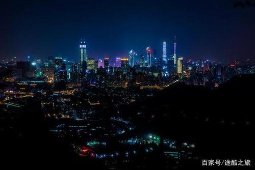 费了九牛二虎之力爬上白云山,看广州城市夜景,美不胜收