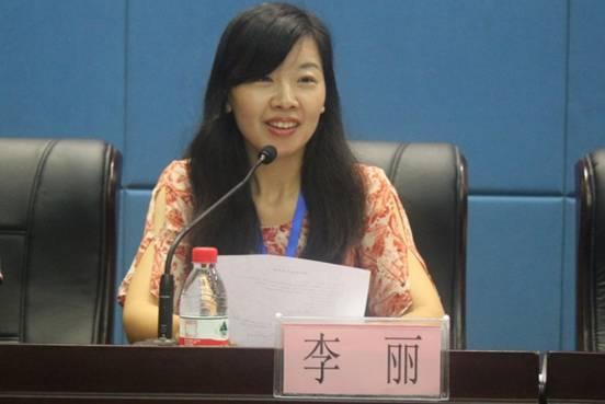 党委副书记李丽介绍澳门巴黎人学生工作情况