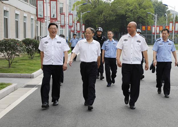 柳玉祥赴镇江监狱检查指导国庆安保工作