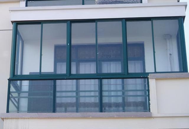 阳台封窗户要如何选择钢化玻璃?双层5mm和单层10mm哪个更好?