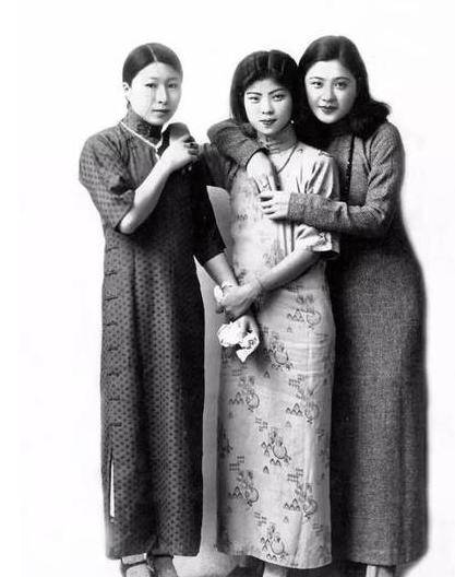 上世纪30年代历史老照片:图为李霞卿,是中国的第一个女飞行员,上个