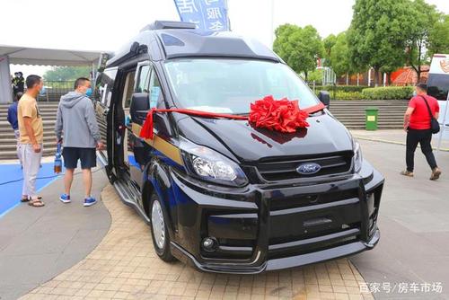 福特新全顺明星车型,国六黑骑士房车霸气回归!6座可